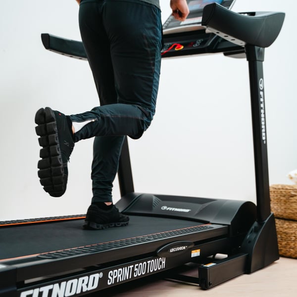 FitNord Sprint 500 Touch Juoksumatto *VOITELUVAPAA* (VUODEN LISÄTAKUU JA SYKEVYÖ KAUPAN PÄÄLLE — arvo 299,80 €) 4