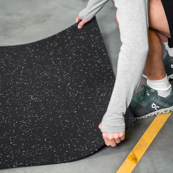 FitNord Kumimatto musta 6 mm (10m rulla) valkoisilla pilkuilla 4