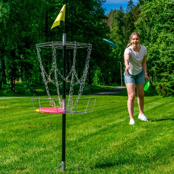 Aloittelijan frisbeegolf pelisetti kolmelle (kori + 9 kiekkoa)