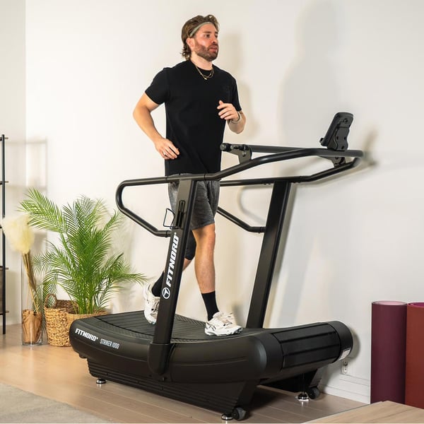 **OUTLET TAMPERE** FitNord Striker 1000 Moottoroimaton Juoksumatto