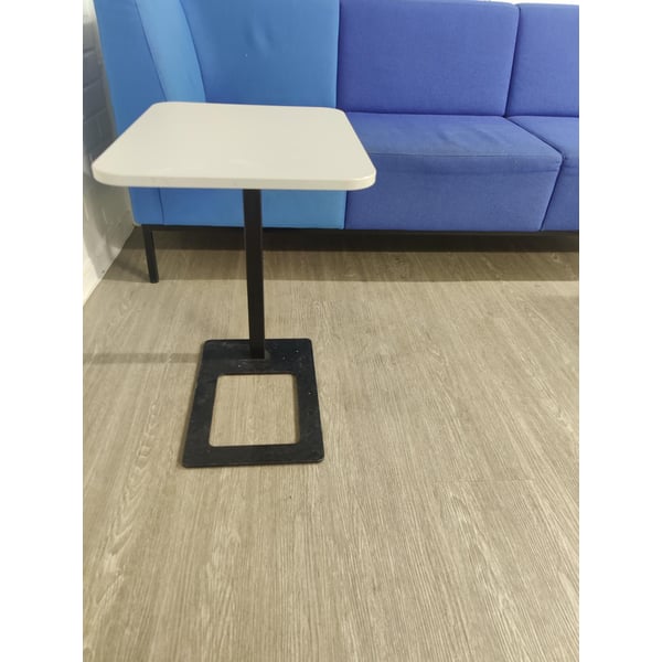 Sivupöytä / Sohvapöytä