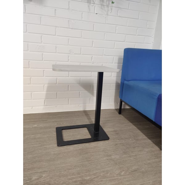 Sivupöytä / Sohvapöytä