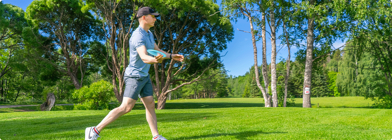 {Frisbeegolfkiekot