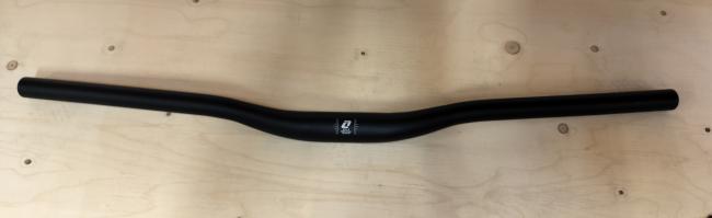 Ohjaustanko Φ31.8*W:700mm/Rise：20